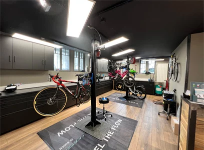 Intérieur magasin de vélos Lausanne Gare